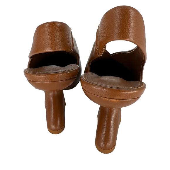 Salvatore Ferragamo Chunky-Heel Sloane 85MM Pumps - Picture 15 of 16